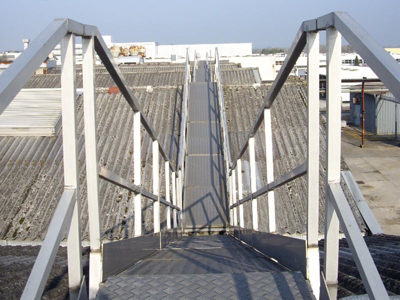 patelage sur toiture pour faciliter le déplacement des opérateurs